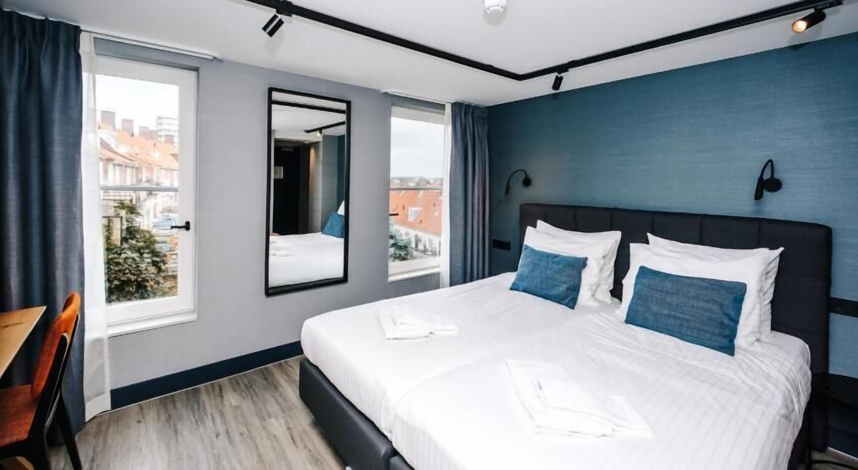 Zimmersafe, Schreibtisch, Verdunkelungsvorhänge, kostenloses WLAN