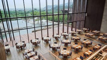 Tägliches Frühstücksbuffet (748 TWD pro Person)