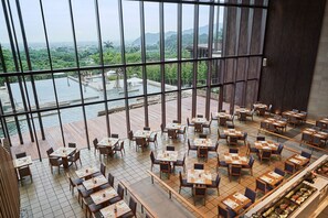 Daily buffet breakfast (TWD 748 per person)