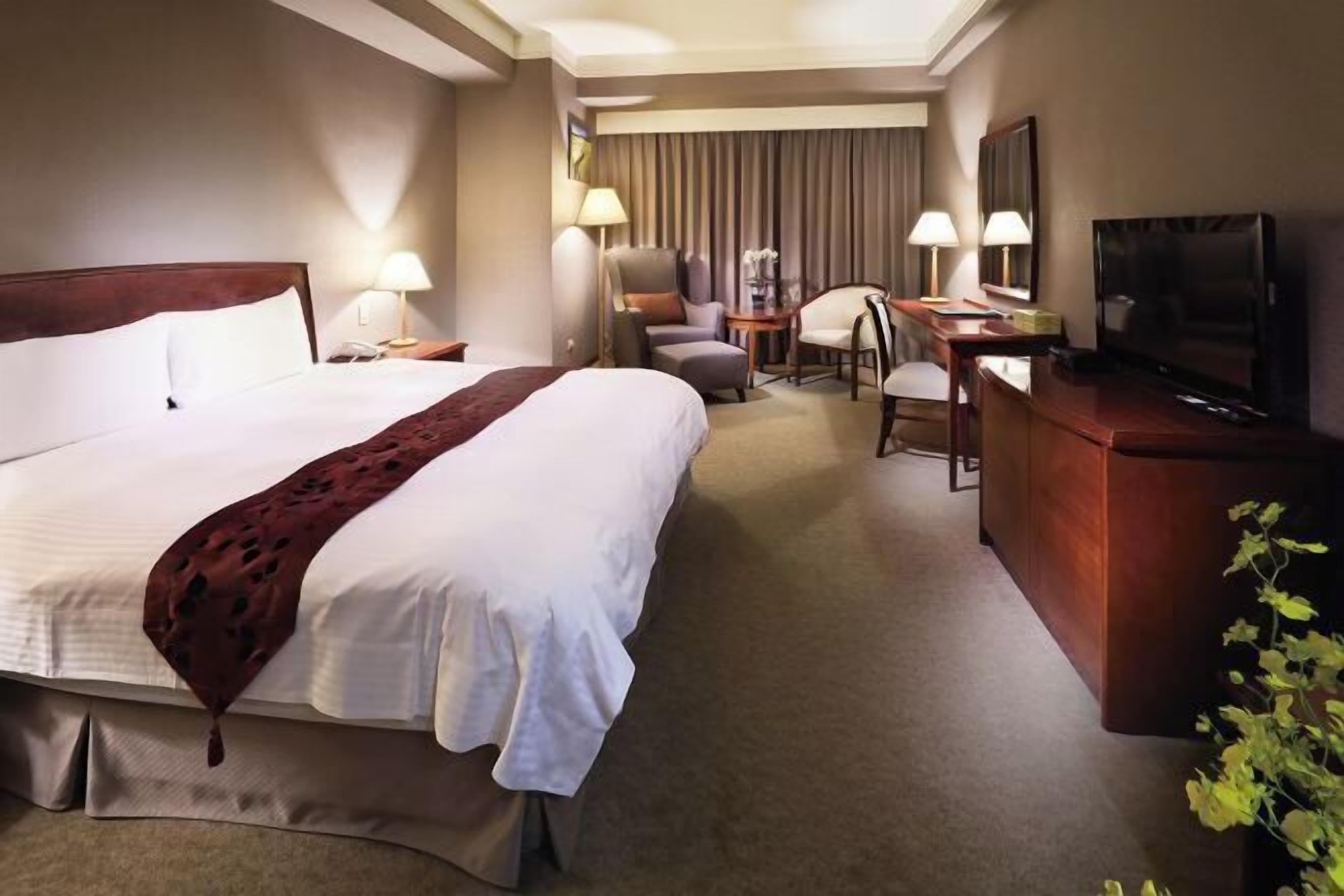 Blackout drapes, soundproofing, iron/ironing board, free WiFi