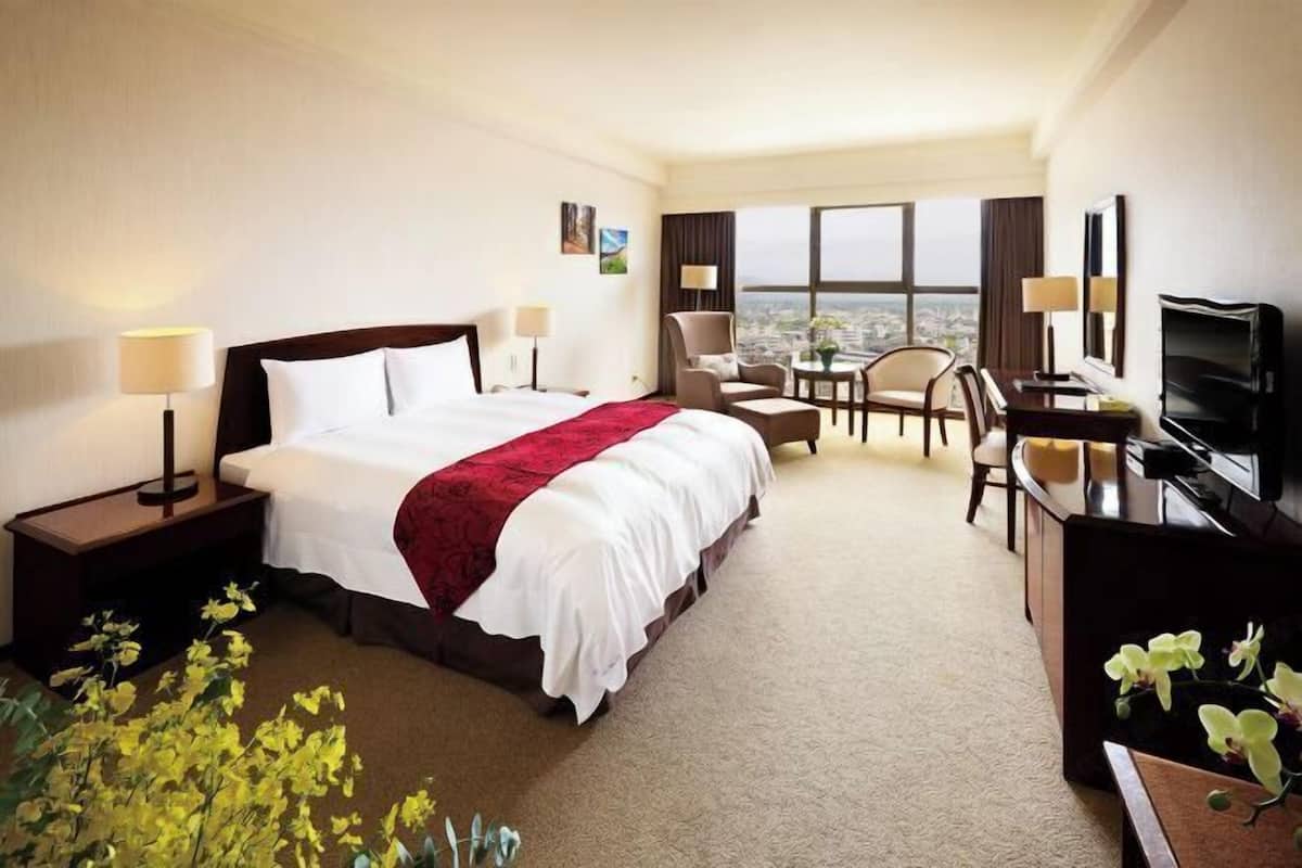 Blackout curtains, soundproofing, iron/ironing board, free WiFi