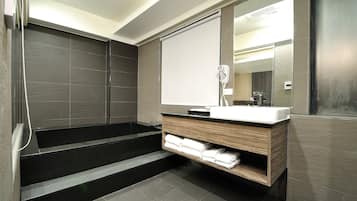 Deluxe Quadruple Room | Bathroom | Combined shower/bathtub, eco-friendly toiletries, hair dryer, slippers