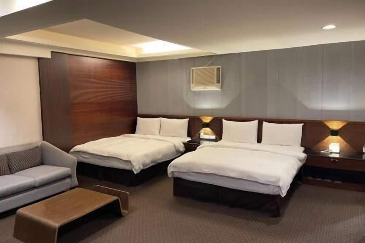 Premium bedding, down comforters, free minibar, desk