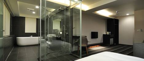 Executive-sviitti | Ylelliset vuodevaatteet, untuvapeitot, ilmaiset minibaarituotteet