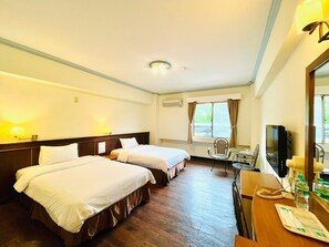 Kamar Twin | Selimut bulu angsa, meja kerja, tirai kedap cahaya, dan Wi-Fi gratis