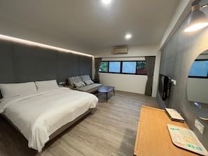 Superior Double Room | Down comforters, desk, blackout drapes, free WiFi - Yawan Spa Hotel (Beinan)
