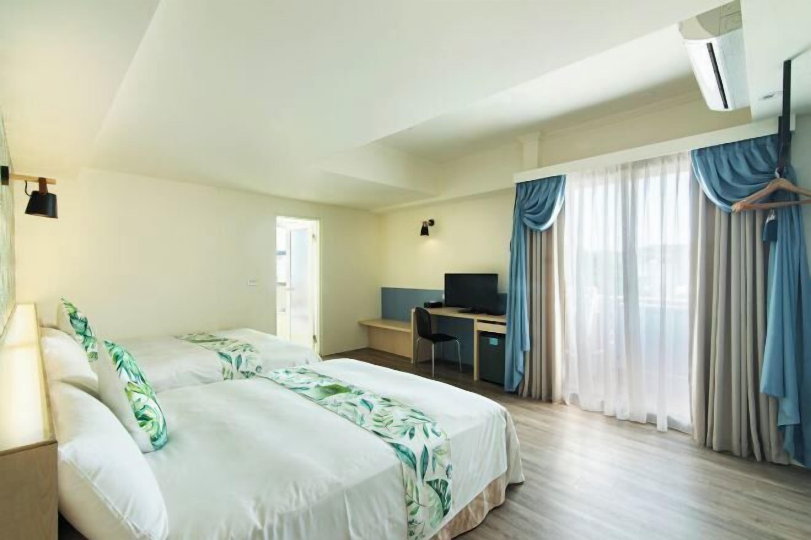 Down comforters, desk, free cribs/infant beds, free WiFi