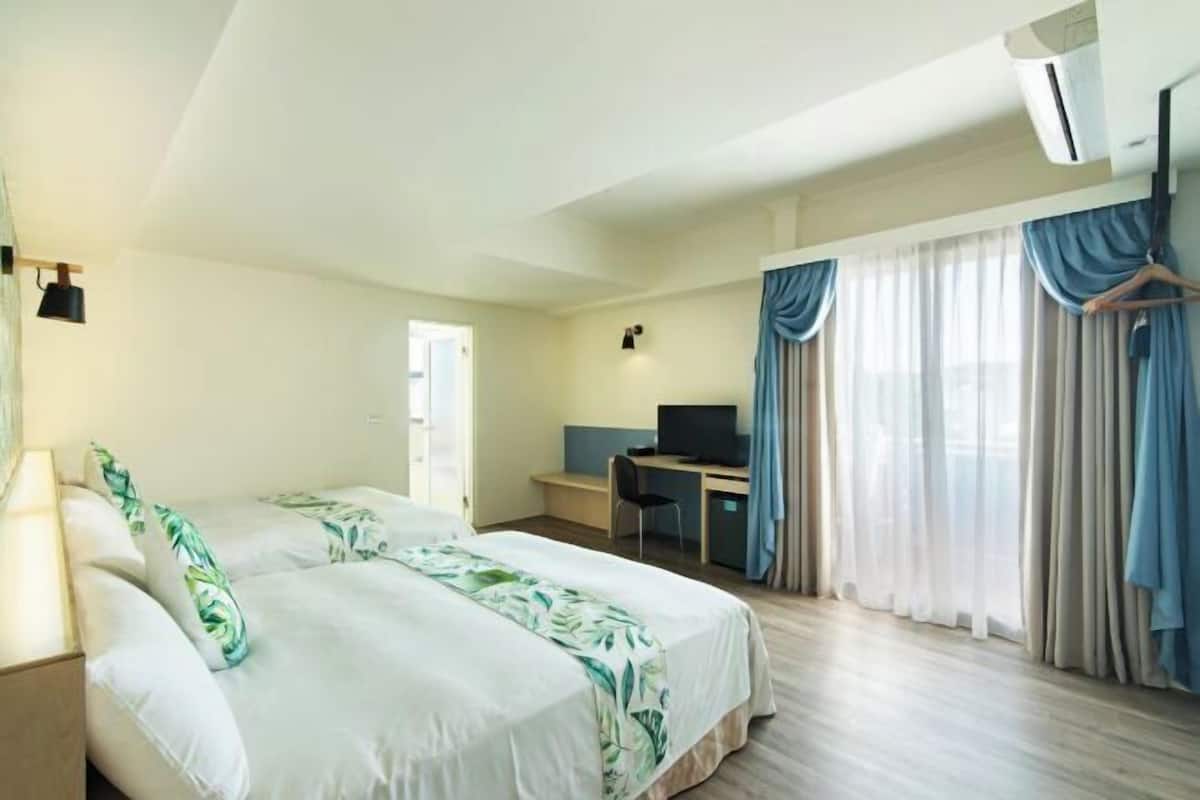 Down comforters, desk, free cribs/infant beds, free WiFi