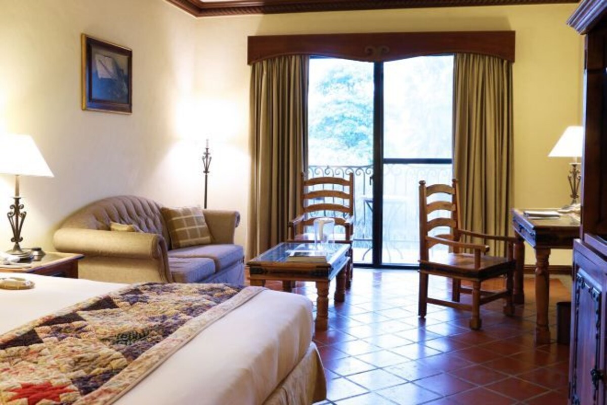 Premium bedding, minibar (free items), in-room safe, desk
