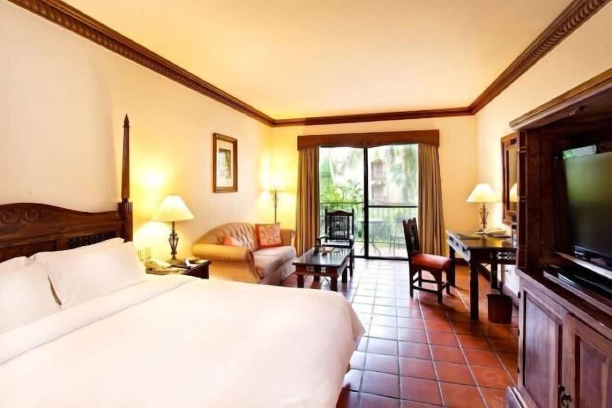 Premium bedding, free minibar, in-room safe, individually decorated