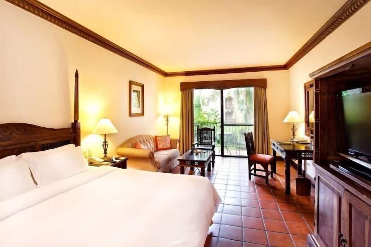 Premium bedding, free minibar, in-room safe, individually decorated