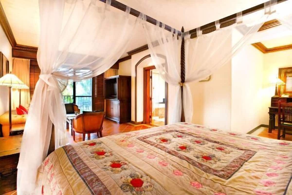 Premium bedding, free minibar, in-room safe, individually decorated