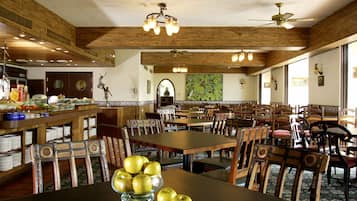 Sarapan lengkap setiap hari dengan biaya tambahan