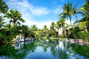 Premium bedding, free minibar, in-room safe, individually decorated - Promisedland Resort & Lagoon (Shoufeng)