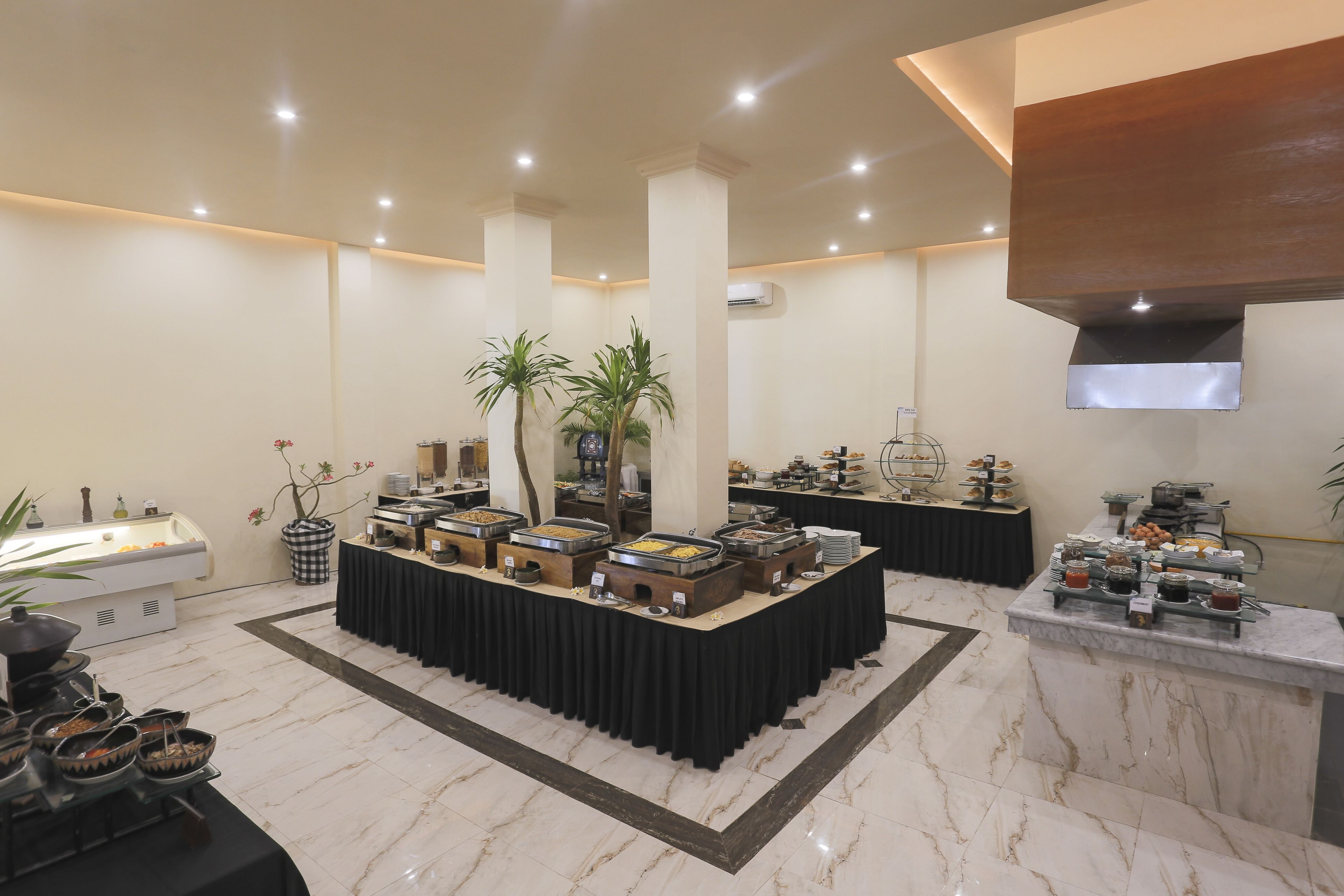 daily buffet breakfast for a fee