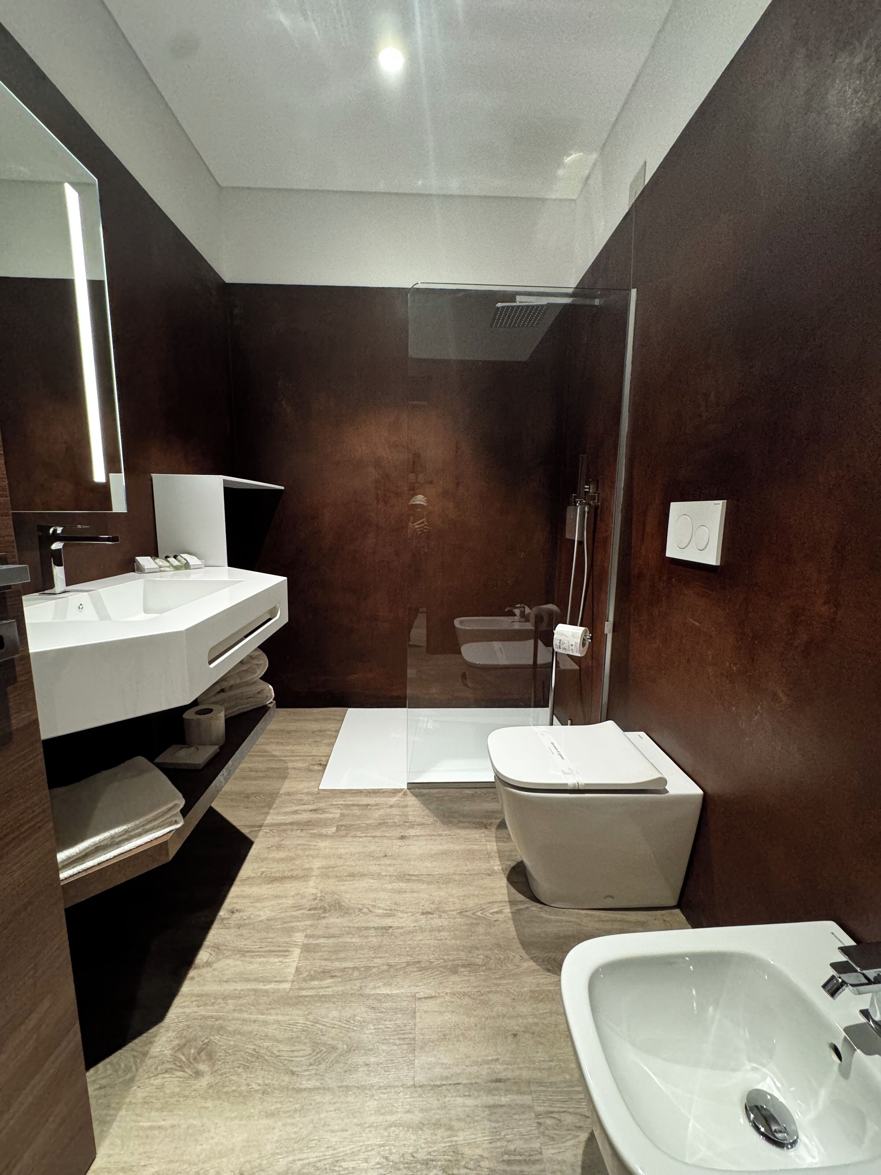 comfort double room | bathroom | free toiletries, hair dryer, towels