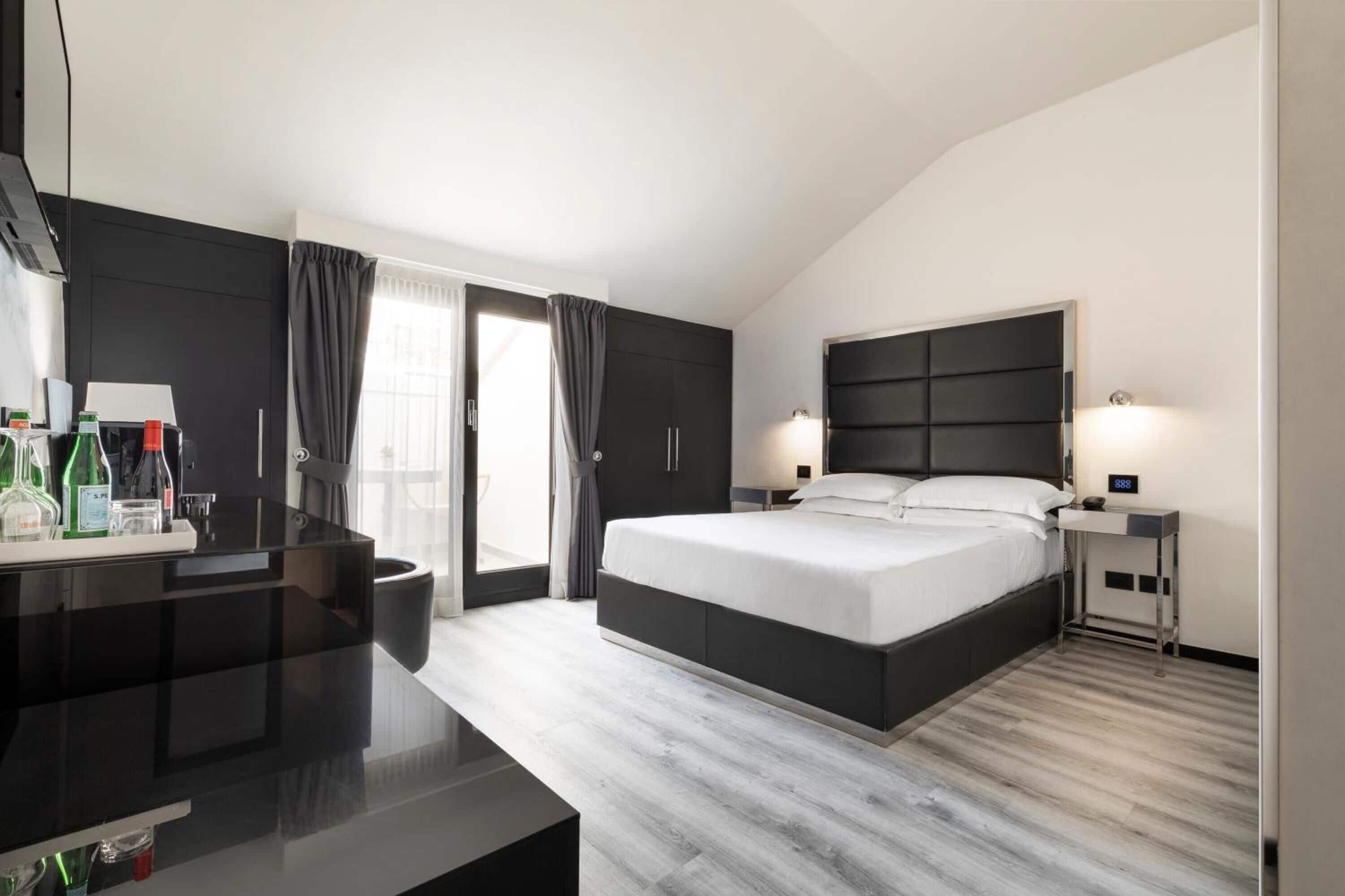 minibar, in-room safe, desk, laptop workspace