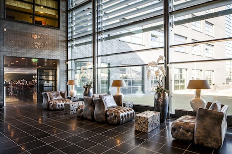 Lobby sitting area. Fletcher Wellness-Hotel Trivium