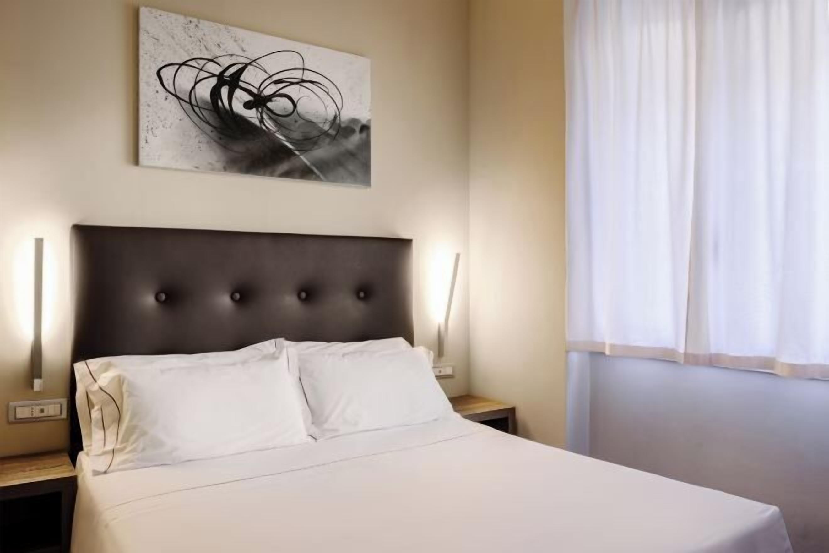 迷你吧、客房内保险箱、特色家居、办公桌