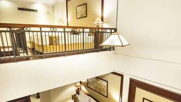 Suite Familiale | Coffres-forts dans les chambres, bureau