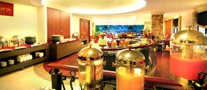 Petit déjeuner, déjeuner et dîner servis sur place