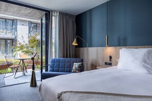 Superior-Dreibettzimmer | Minibar, Zimmersafe, Schreibtisch, laptopgeeigneter Arbeitsplatz