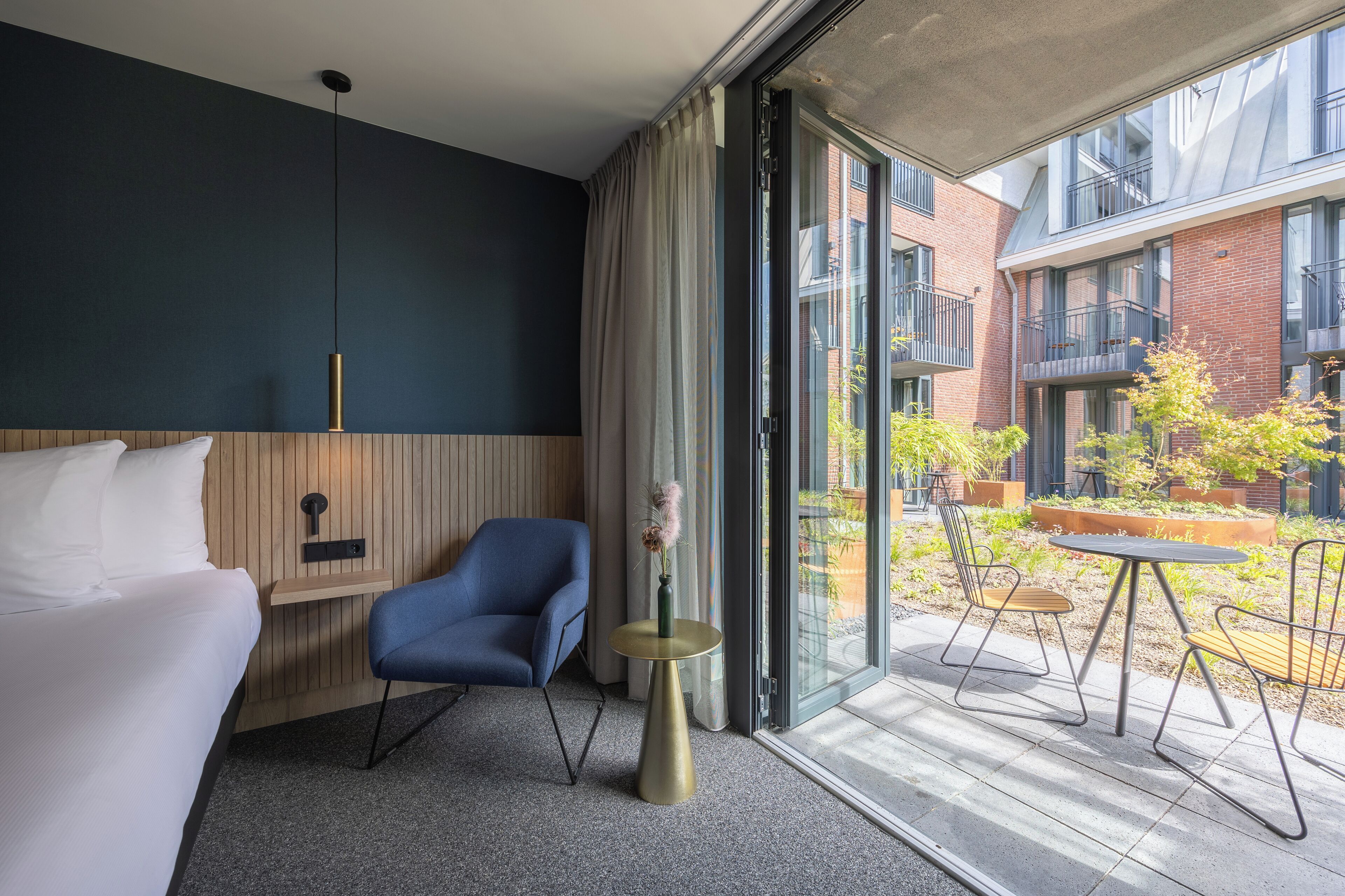 superior double room | 1 bedroom, minibar, in-room safe, desk