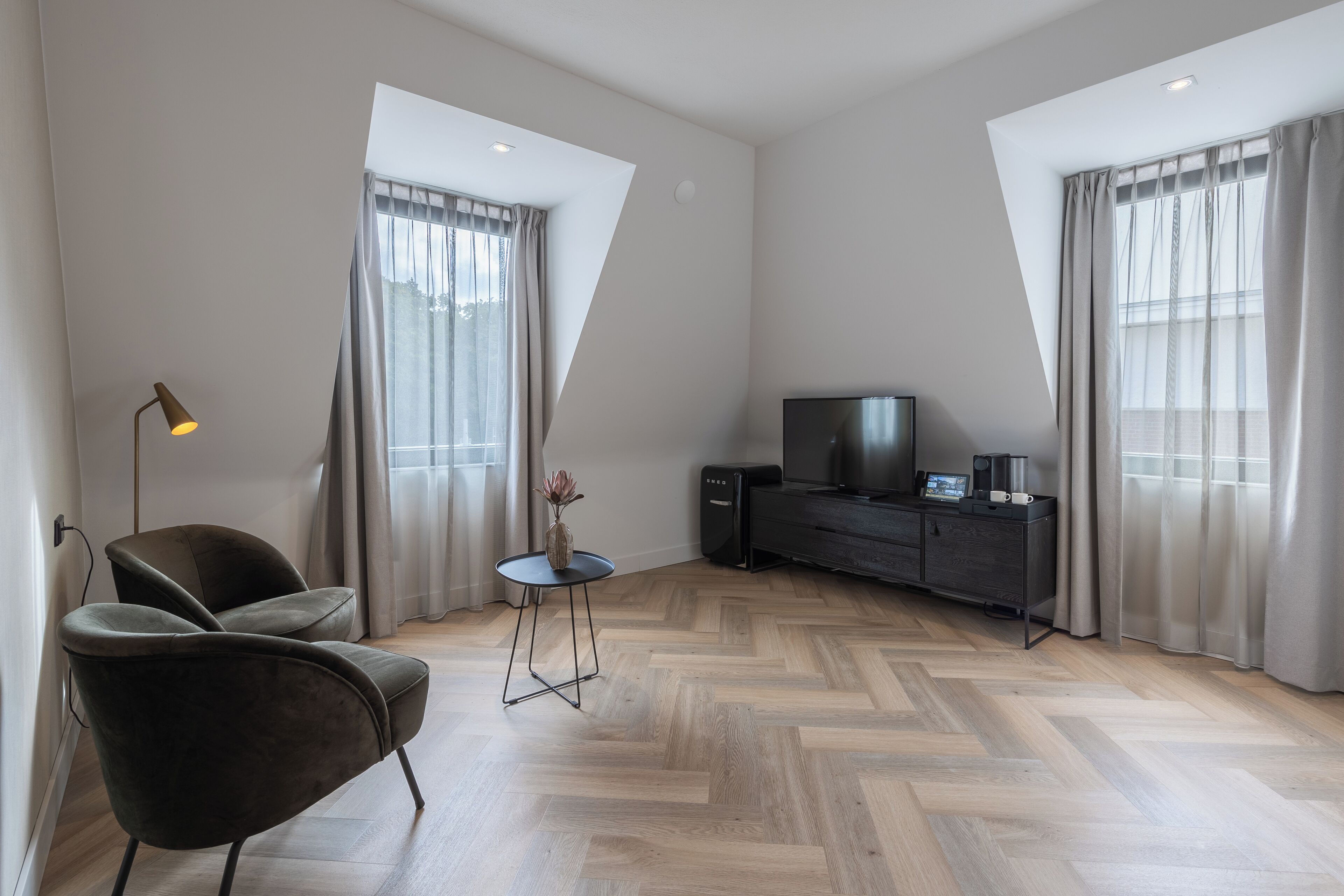 junior studio suite | 1 bedroom, minibar, in-room safe, desk