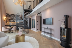 Penthouse | Wohnbereich | 42-Zoll-Flachbildfernseher mit Kabelempfang, Fernseher