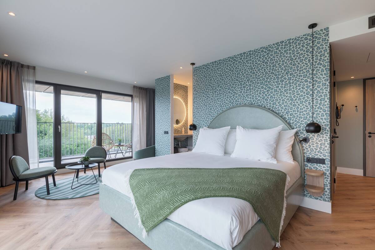 Superior Plus double room, balcony, corner