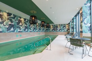 Indoor pool, sun loungers - Van der Valk Hotel Venlo (Venlo)