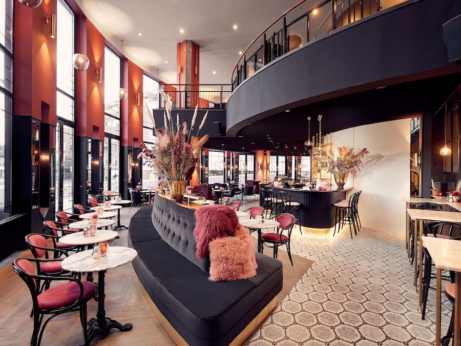 2 restoran, melayani sarapan, makan siang; sajian masakan Prancis