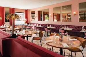 Daily buffet breakfast (EUR 22.50 per person)