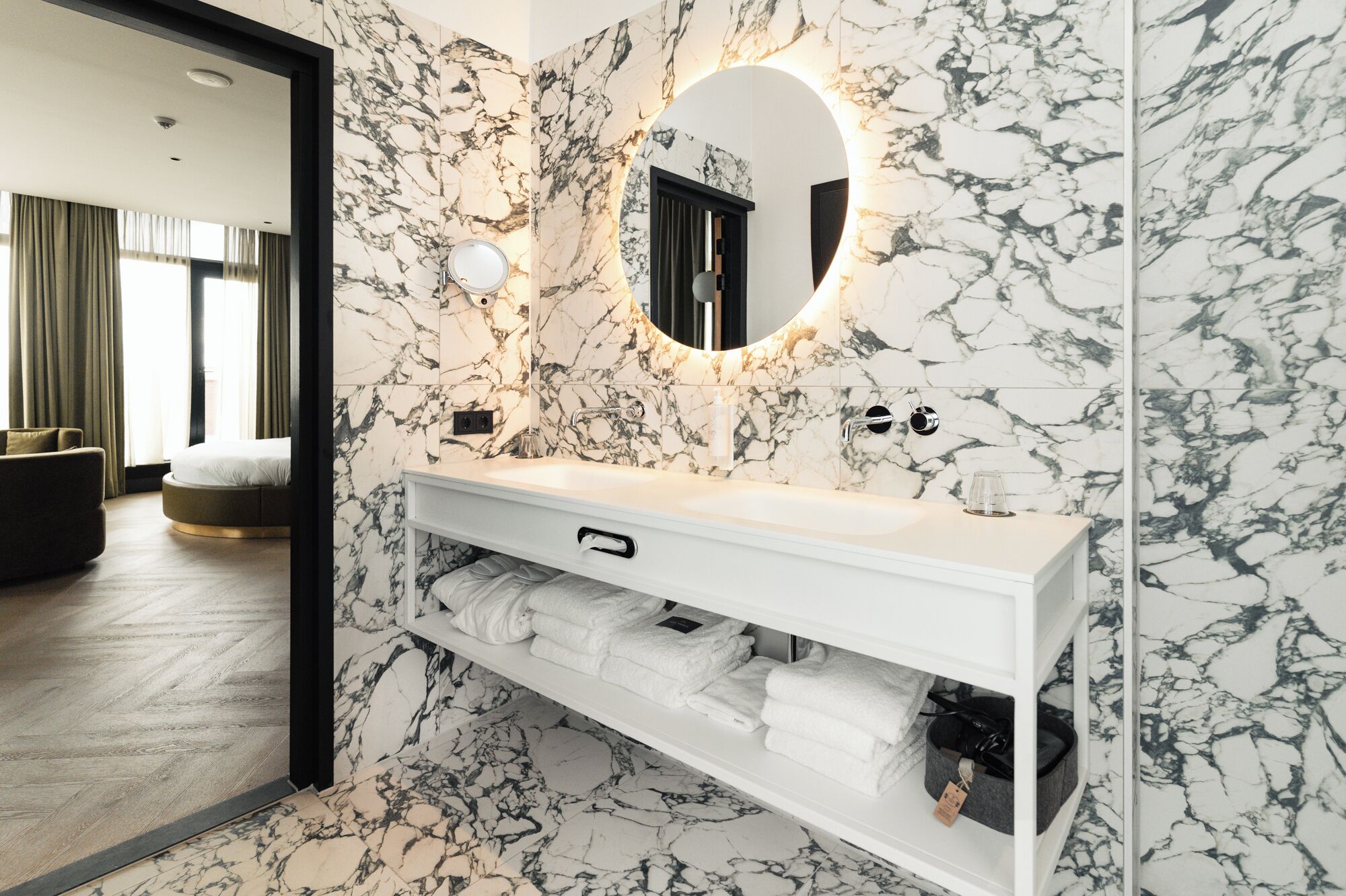 luxury double room | bathroom | free toiletries, hair dryer, towels, soap