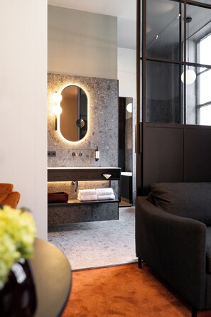 Large Loft | Salle de bain | Articles de toilette gratuits, sèche-cheveux, serviettes fournies, savon