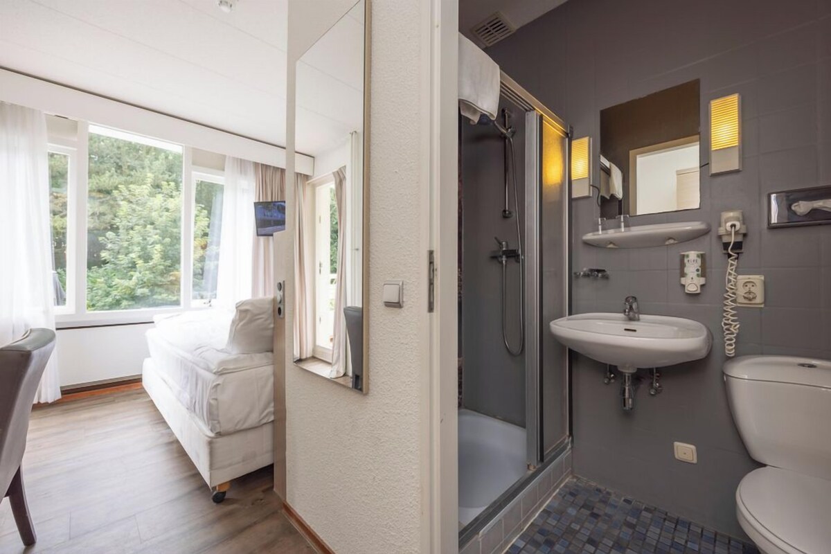 Small double room with shower