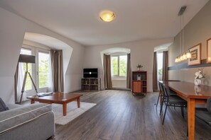 Suite | Desk, iron/ironing board, cribs/infant beds, rollaway beds - Fletcher Hotel - Restaurant De Witte Raaf (Noordwijk)
