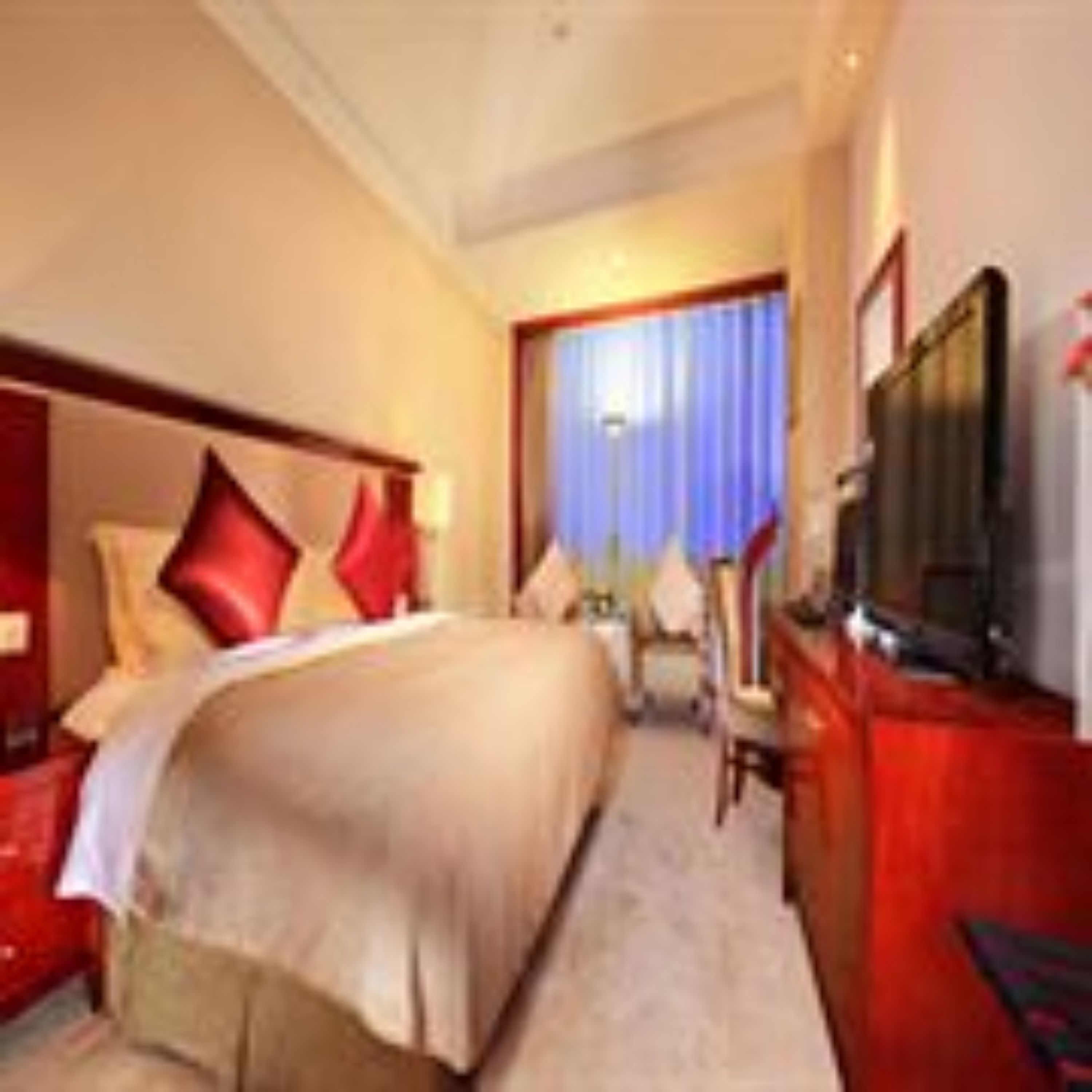 minibar, in-room safe, desk, blackout curtains