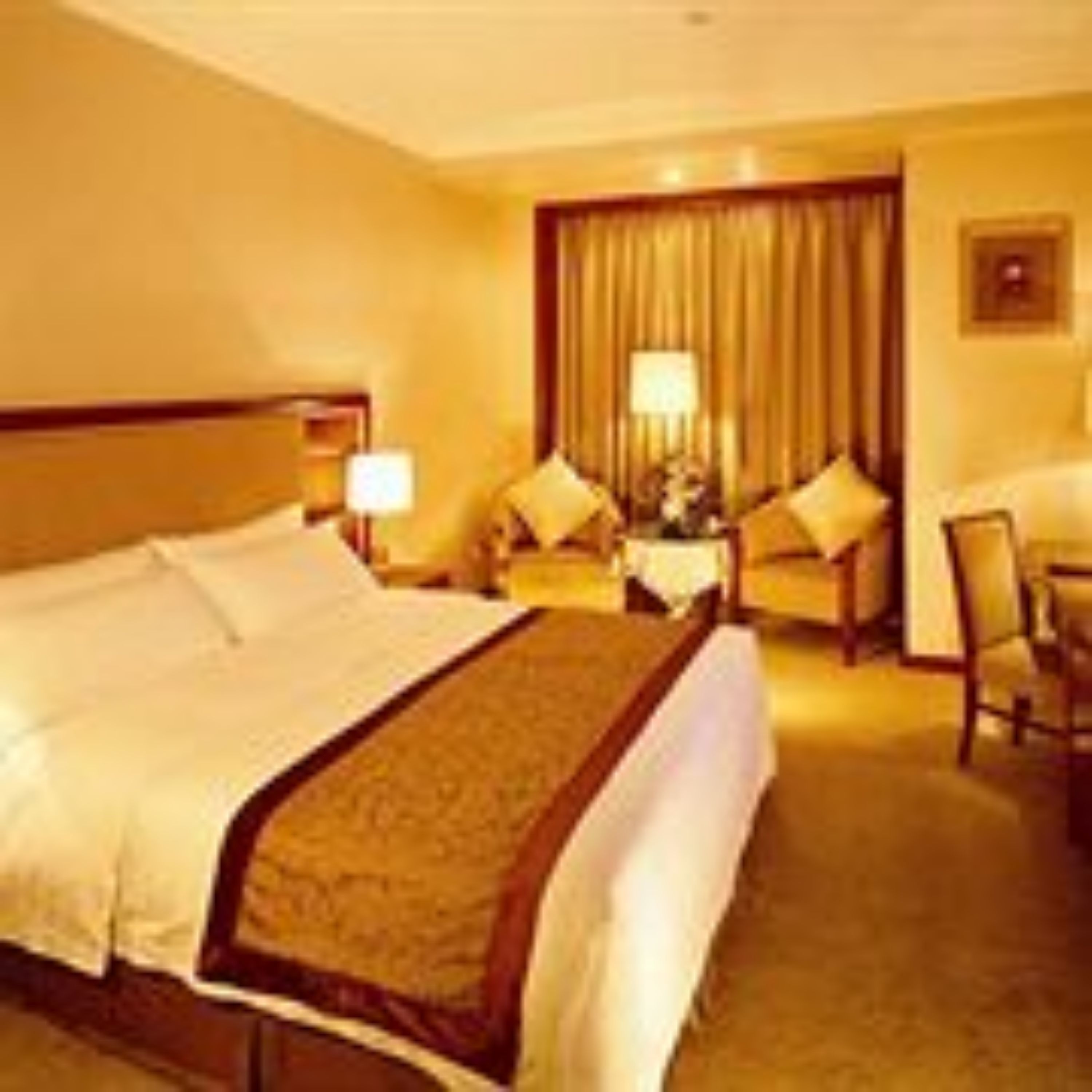 business room | minibar, in-room safe, desk, blackout curtains