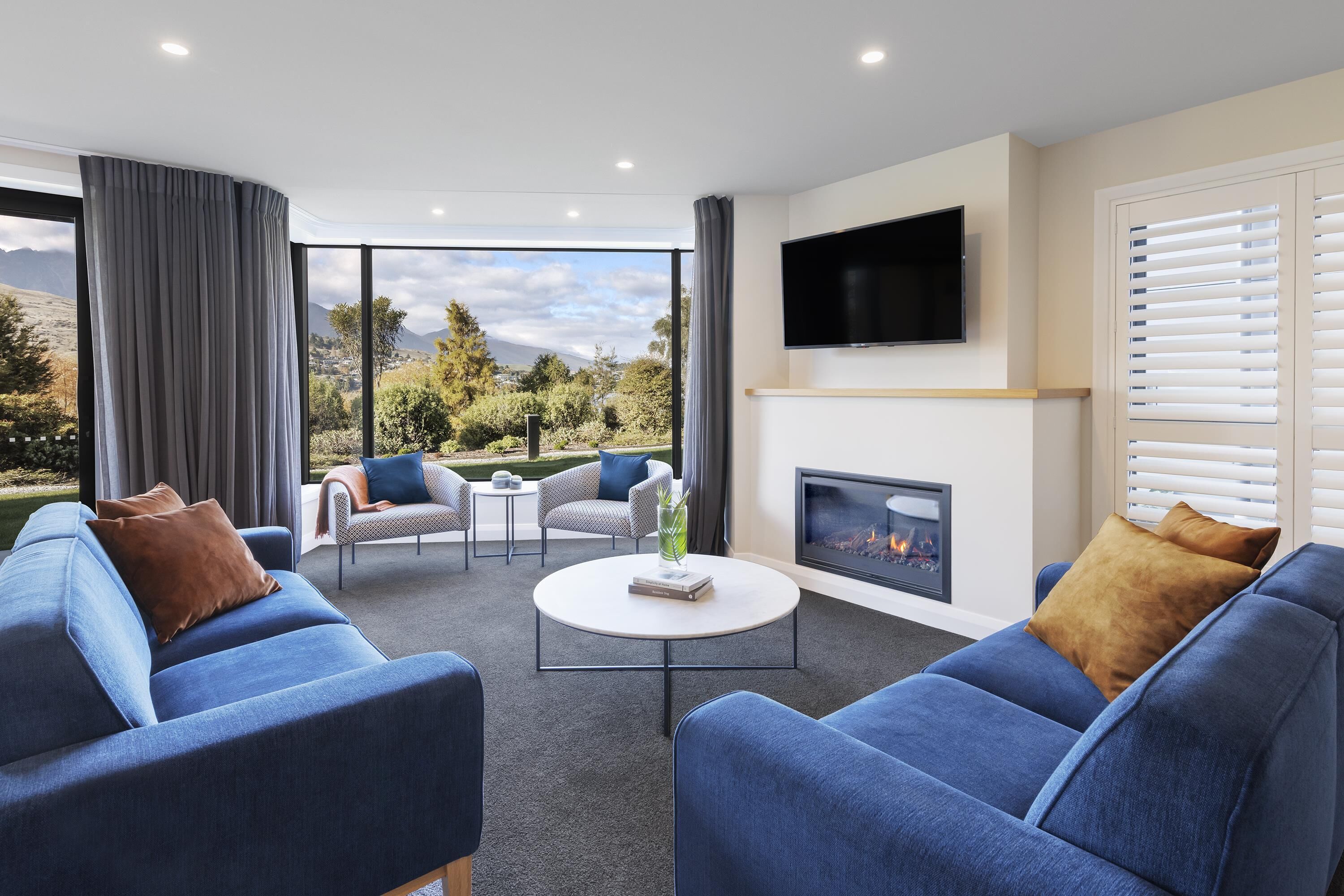 Premium bedding, desk, iron/ironing board, WiFi