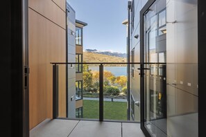 Ropa de cama de alta calidad y escritorio 