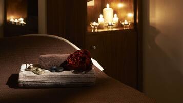 Sauna, hot tub, Turkish bath/hammam, body treatments, mud baths