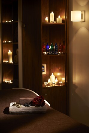 Sauna, hot tub, Turkish bath, body treatments, mud baths, aromatherapy - Foxhills Club And Resort (Chertsey)