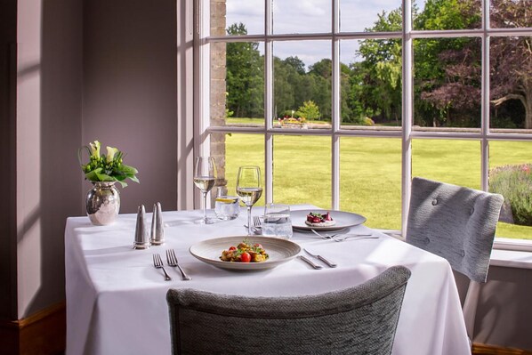 2 restaurants; ze serveren er ontbijt, lunch, diner en brunch 