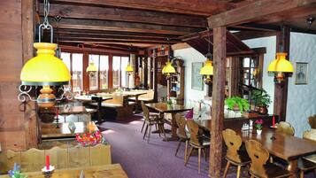 2 Restaurants, FrĂŒhstĂŒck, Mittagessen, Abendessen, französische KĂŒche