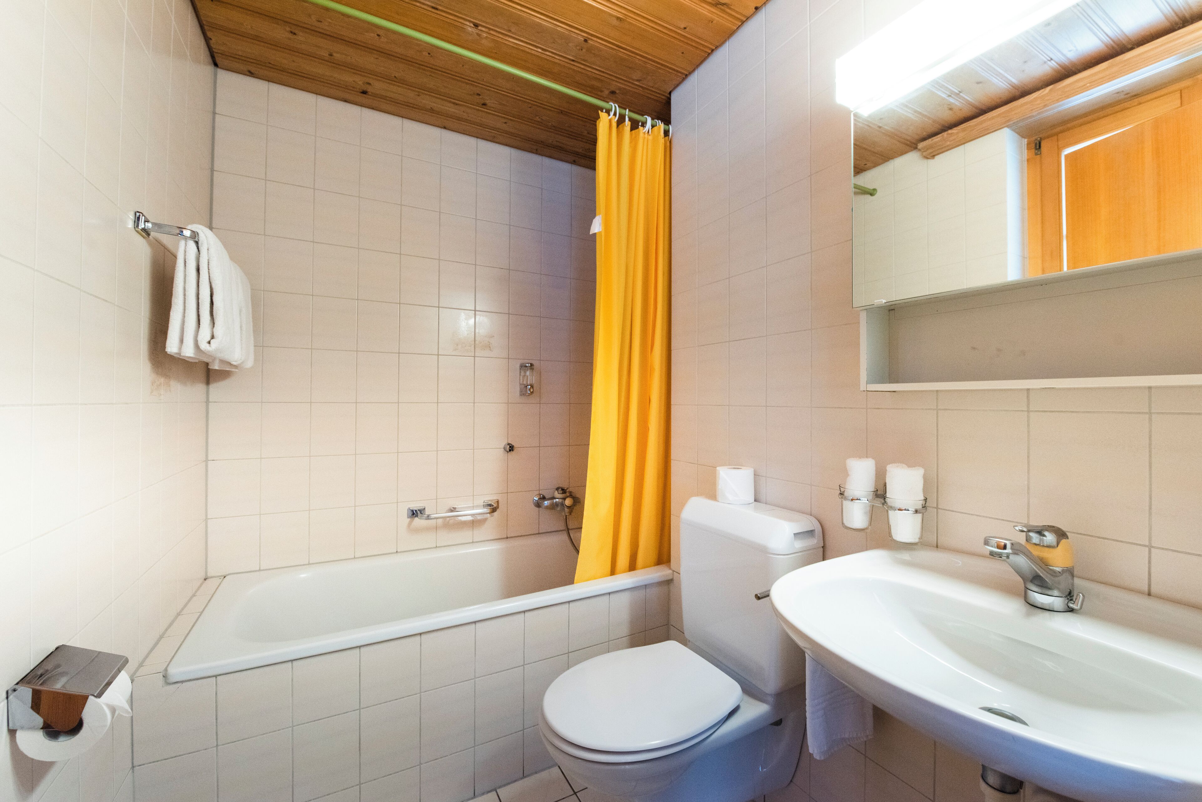 superior double room | bathroom | towels