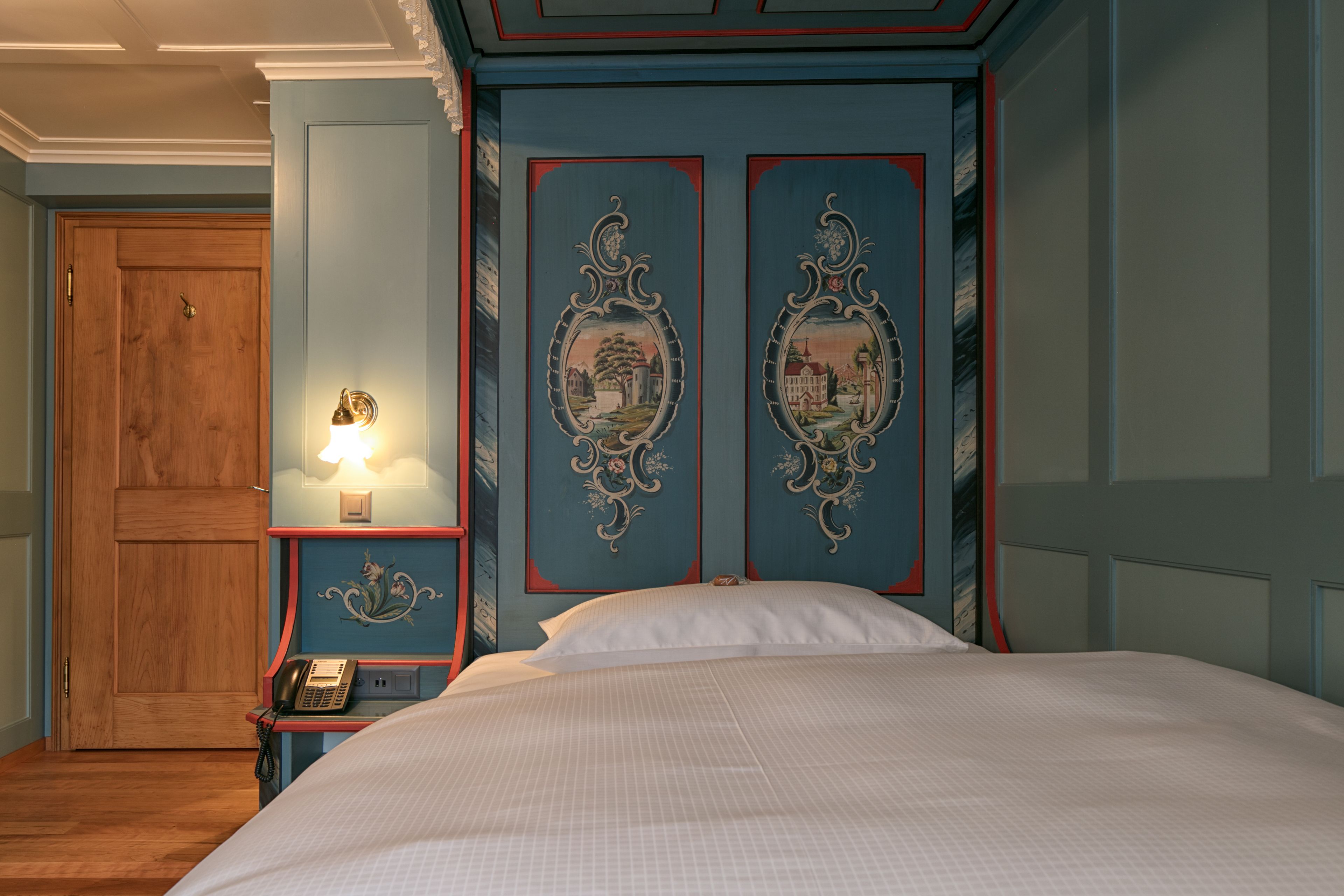 deluxe single room | hypo-allergenic bedding, minibar, in-room safe, desk