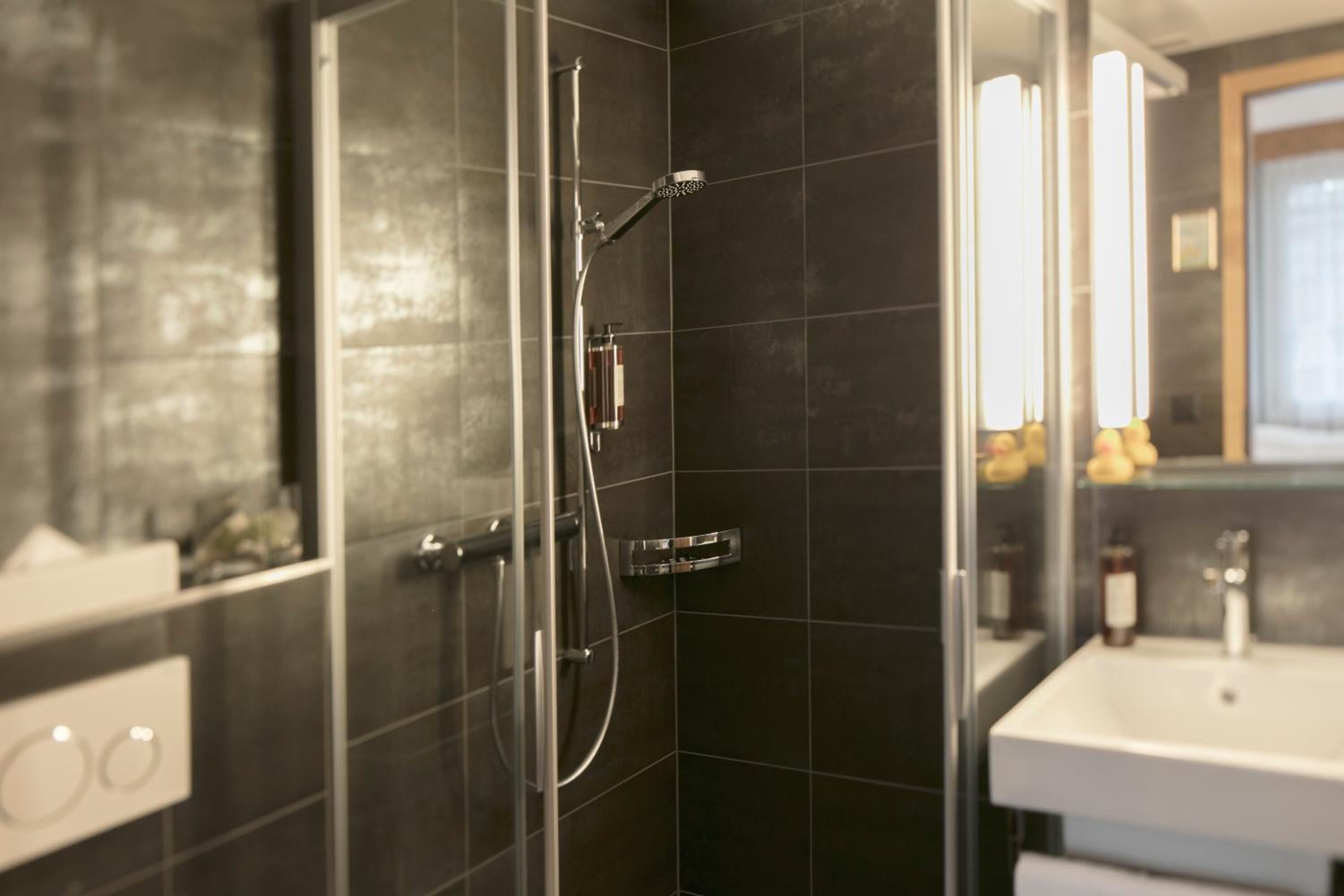 shower, free toiletries, towels