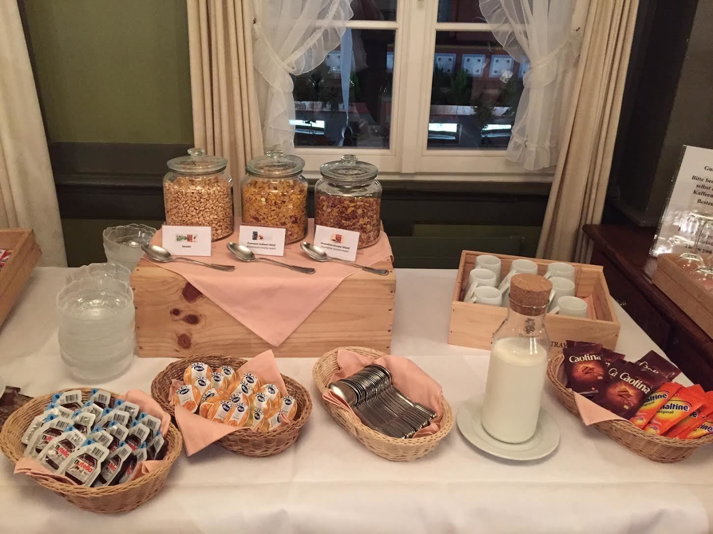 包含每日自助早餐