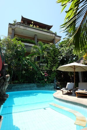 Kolam renang outdoor